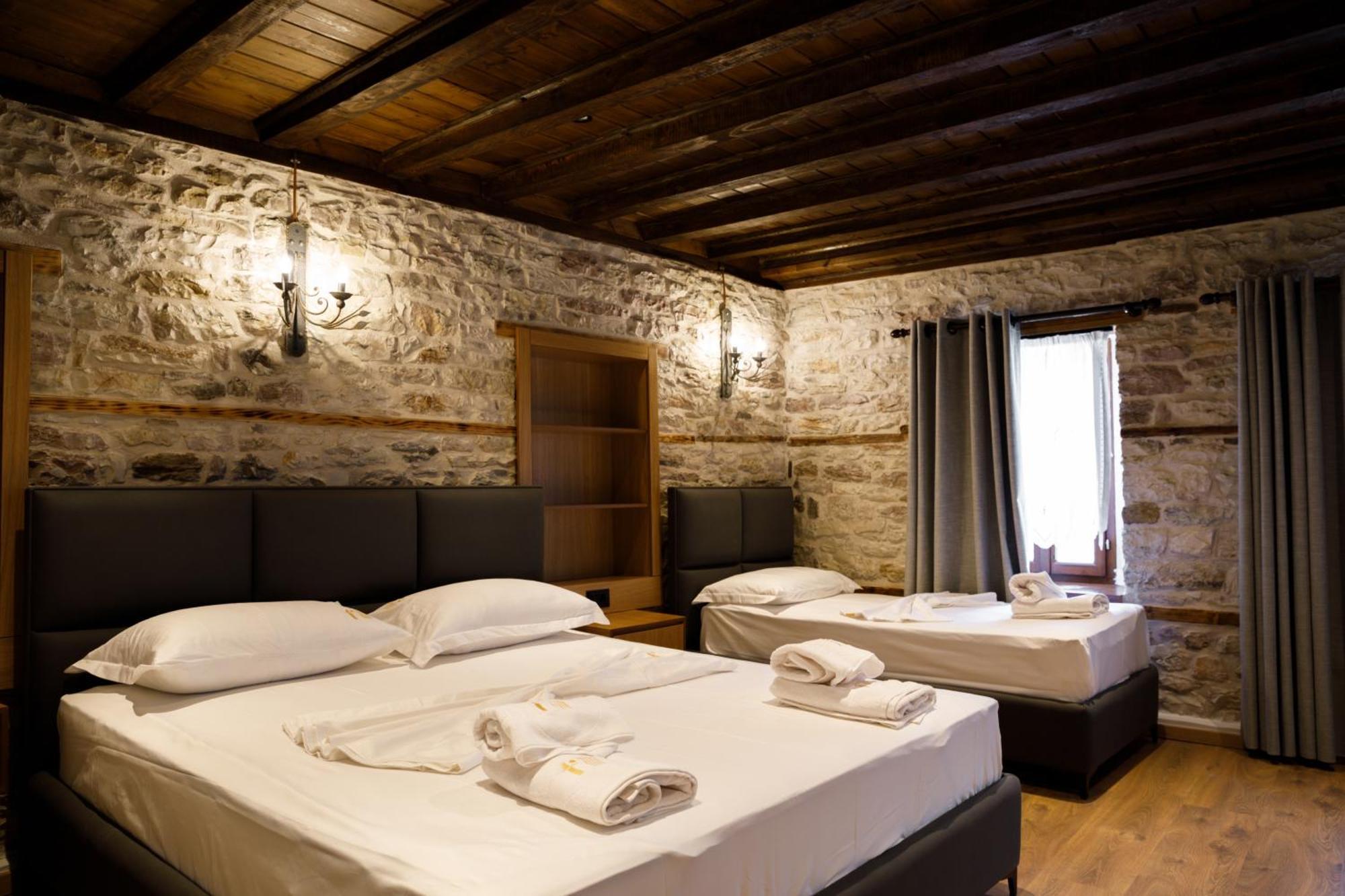 Furra Hotel Gjirokastër Buitenkant foto